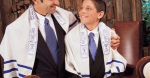 כל הסיבות מדוע טלית צמר מעוצבת היא המתנה האידיאלית לחתן בר מצווה
